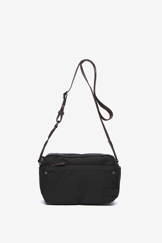 Abbacino Bandolera En Materiales Reciclados Negra