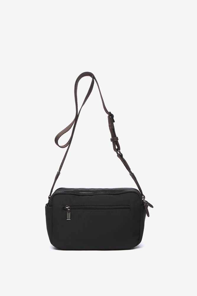 Abbacino Bandolera En Materiales Reciclados Negra