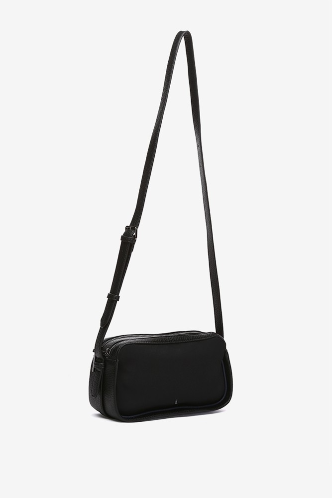 Abbacino Bandolera En Materiales Reciclados Negro