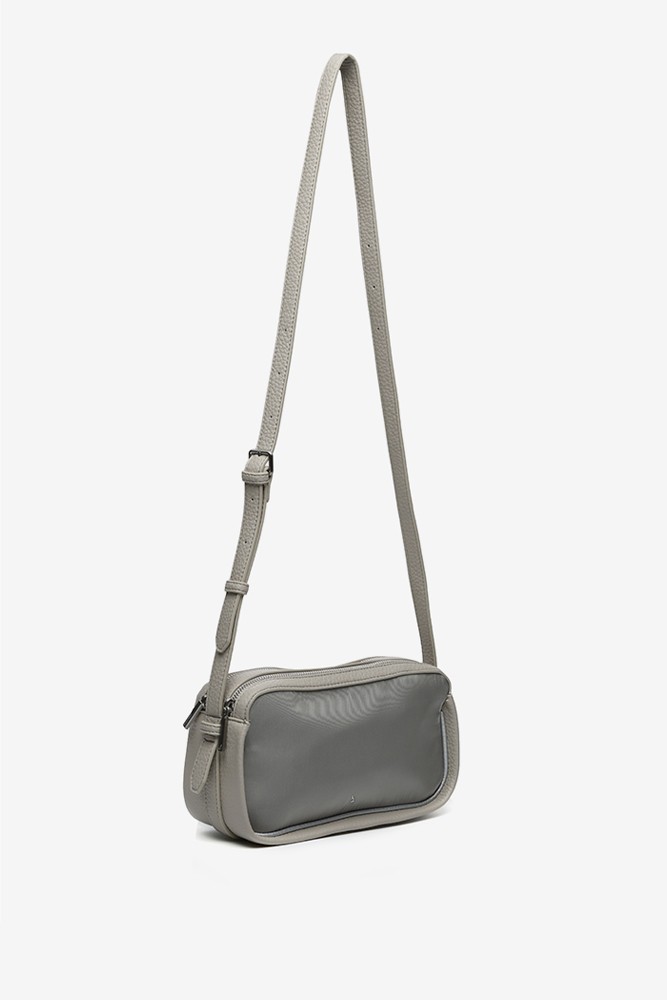 Abbacino Bandolera En Materiales Reciclados Plata