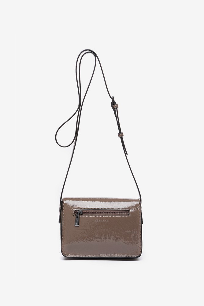 Abbacino Bandolera Pequeña De Charol En Taupe