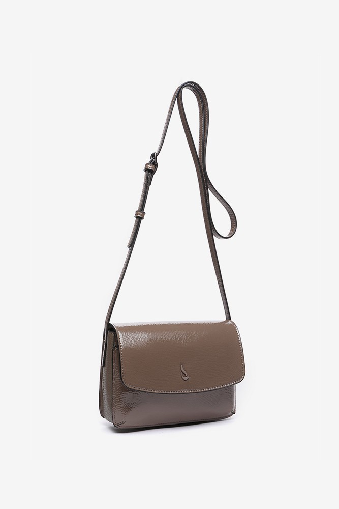 Abbacino Bandolera pequeña de charol en taupe