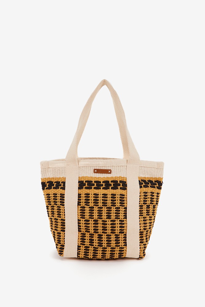 Abbacino Capazo Con Detalles En Negro