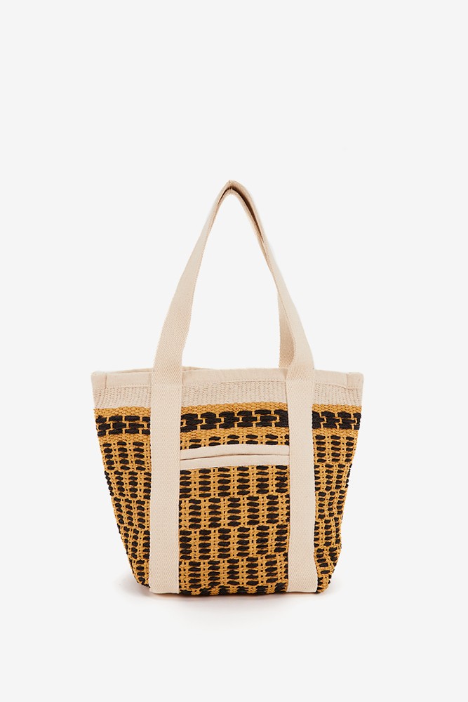 Abbacino Capazo Con Detalles En Negro