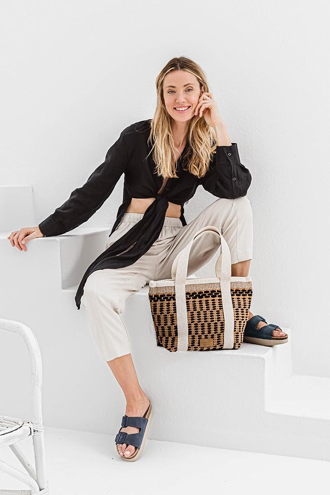 Abbacino Capazo Con Detalles En Negro