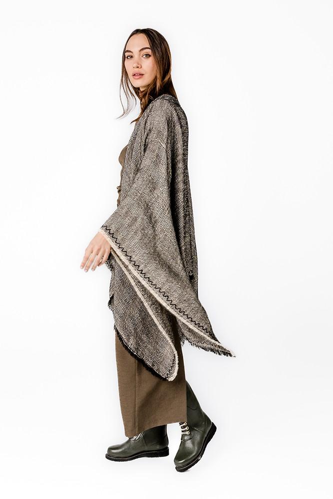 Abbacino Poncho Con Estampado Lineal En Negro