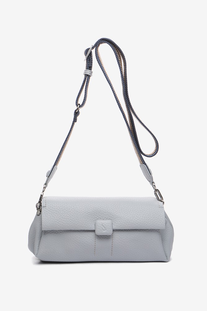 Abbacino Bandolera En Materiales Reciclados En Azul