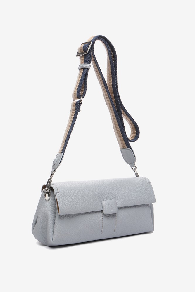 Abbacino Bandolera en materiales reciclados en azul