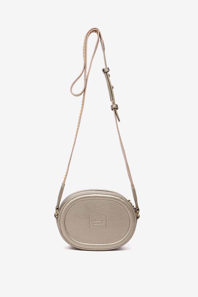 Abbacino Bandolera En Materiales Reciclados En Dorado