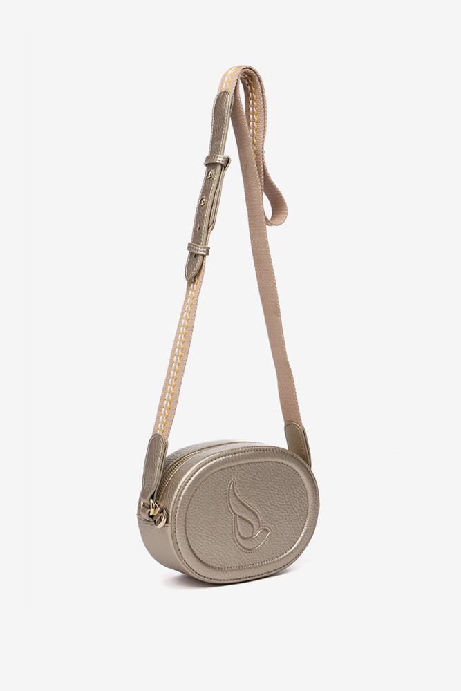 Abbacino Bandolera en materiales reciclados en dorado