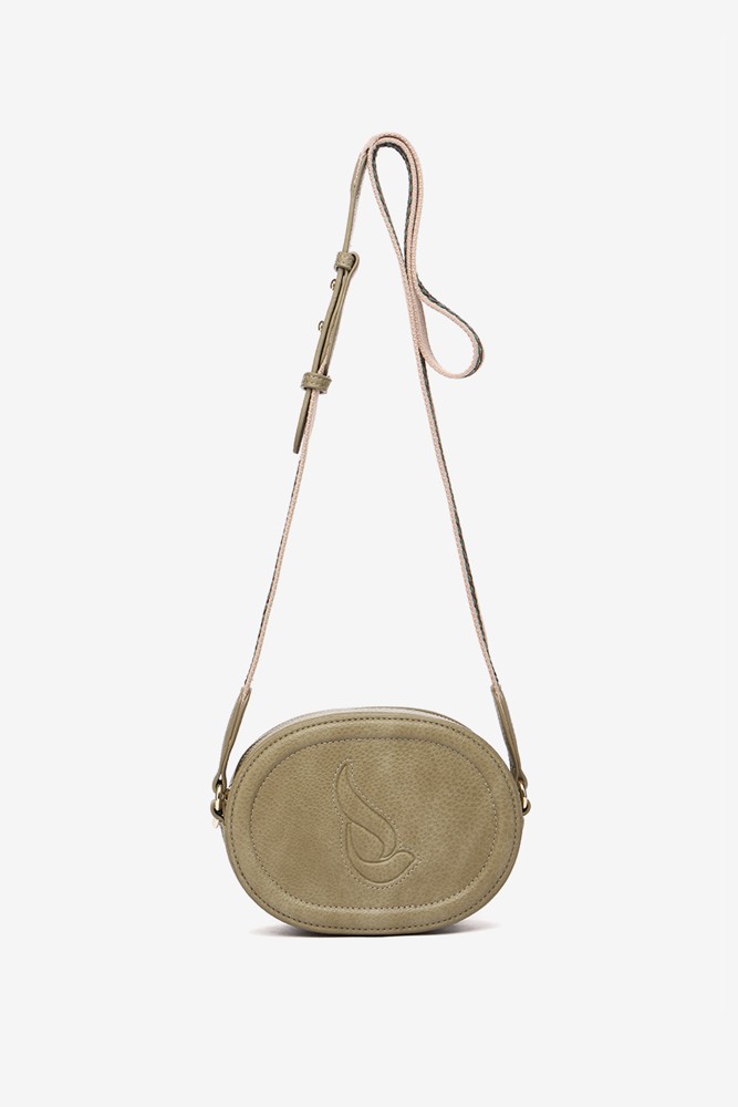 Abbacino Bandolera En Materiales Reciclados En Verde