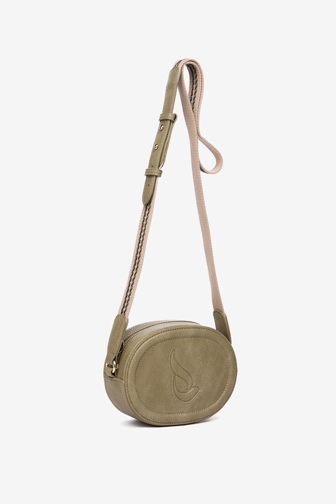 Abbacino Bandolera en materiales reciclados en verde