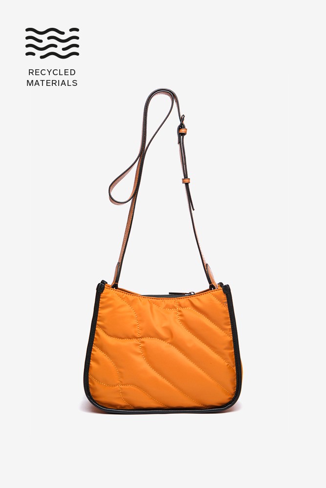 Abbacino Bandolera En Materiales Reciclados Y Acolchados ámbar