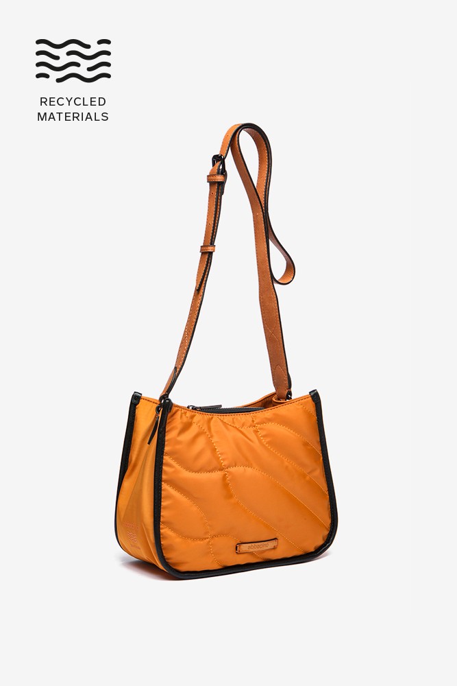 Abbacino Bandolera en materiales reciclados y acolchados ámbar