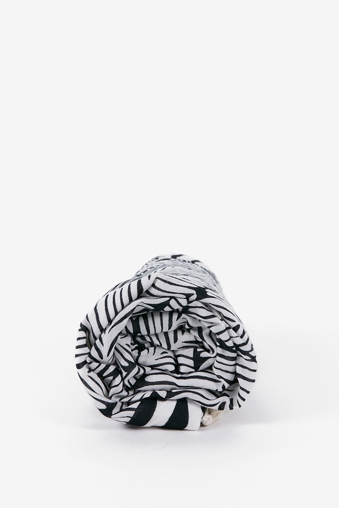 Abbacino Toalla De Playa Con Estampado Tropical En Blanco Y Negro