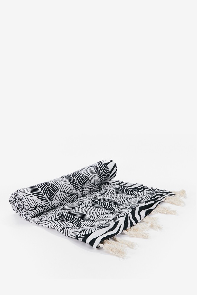 Abbacino Toalla de playa con estampado tropical en blanco y negro