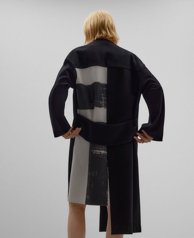 Adolfo Dominguez Abrigo Asimétrico Pieza En Espalda Mujer