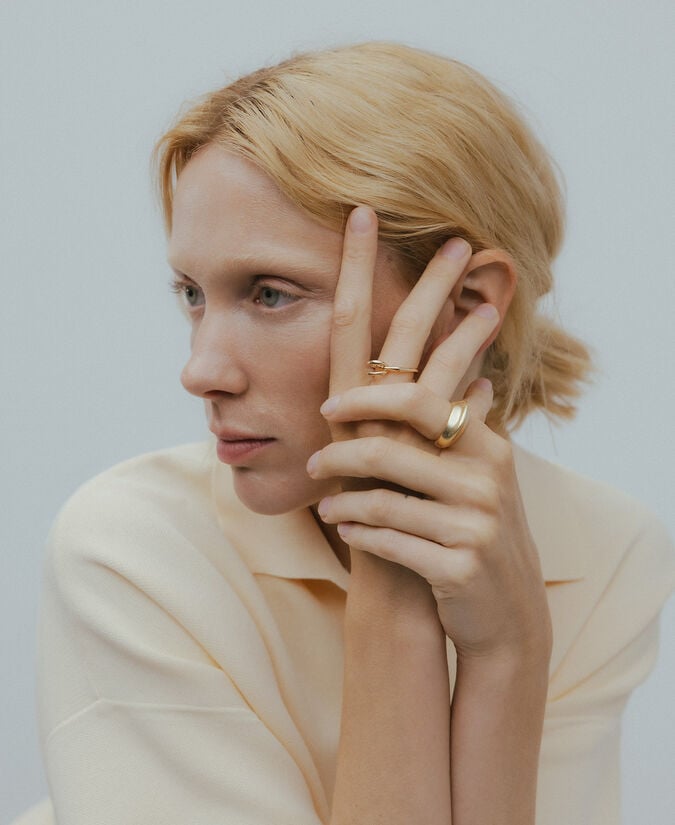 Adolfo Dominguez Anillo Dorado Nudo Mujer