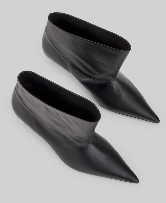 Adolfo dominguez Botín caña asimétrica piel mujer