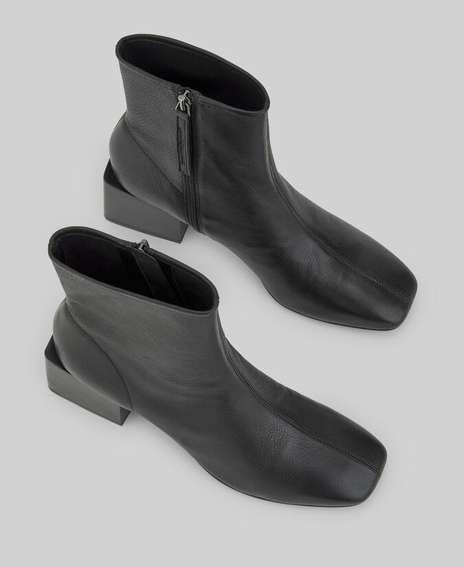 Adolfo dominguez Botín piel negro mujer