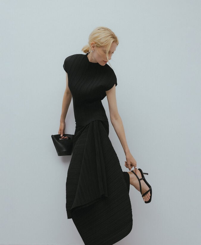 Adolfo Dominguez Falda Crinkle Gesto Lateral Mujer