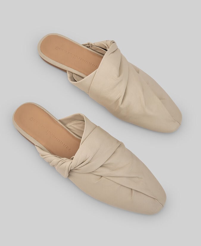 Adolfo dominguez Mule piel responsable mujer