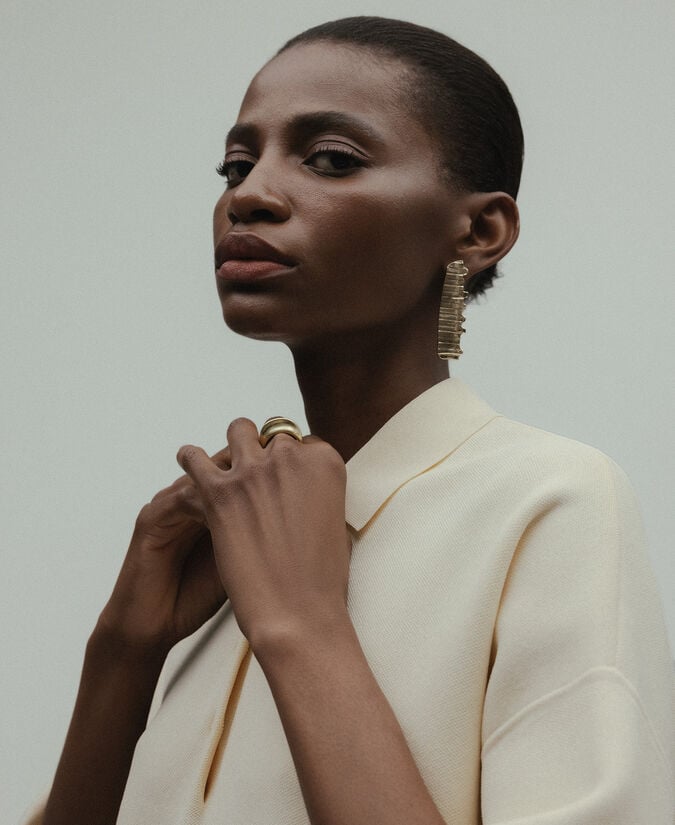 Adolfo Dominguez Pendiente Plano Textura Mujer