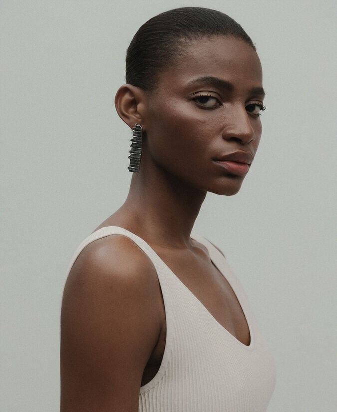 Adolfo Dominguez Pendiente Plano Textura Mujer