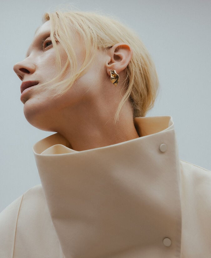 Adolfo Dominguez Pendientes Dorados Hoja Mujer