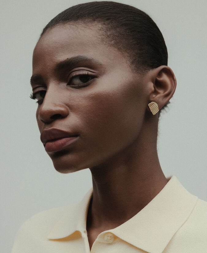 Adolfo Dominguez Pendientes Dorados Textura Mujer