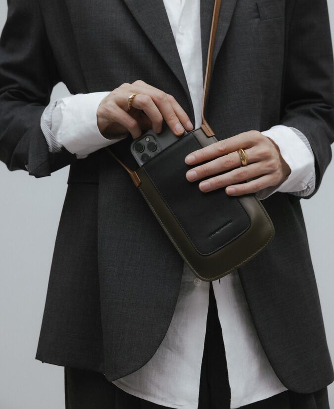 Adolfo Dominguez Portamóvil Tricolor Dorna Mujer