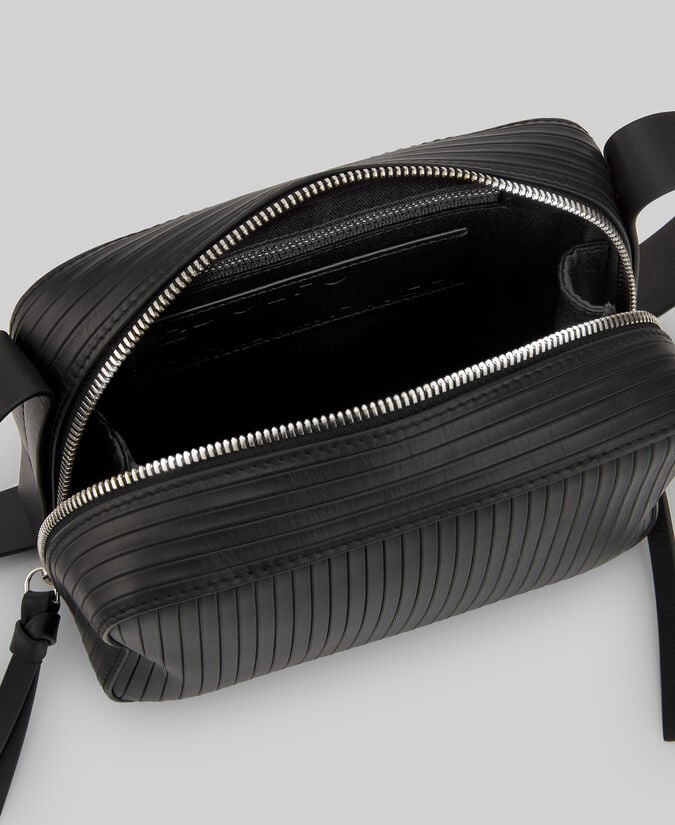 Adolfo Dominguez Bandolera Piel Responsable Plisada Mujer