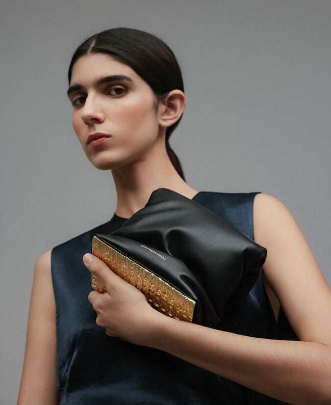 Adolfo Dominguez Clutch Acolchado Base Metálica Mujer