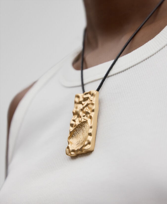 Adolfo Dominguez Collar Pieza Dorada Relieve Concha Mujer