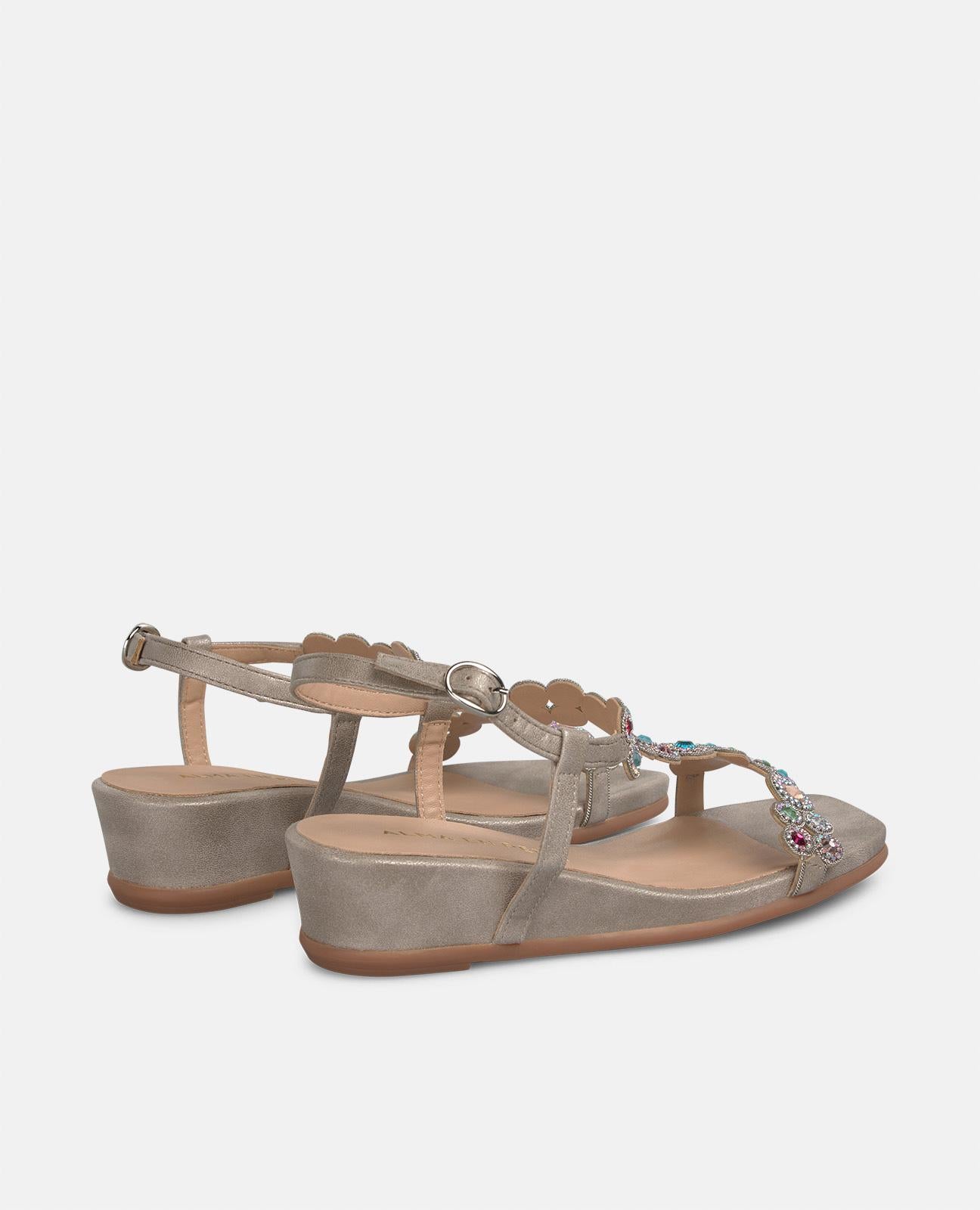 Alma En Pena SANDALIA CON TACÓN DETALLES