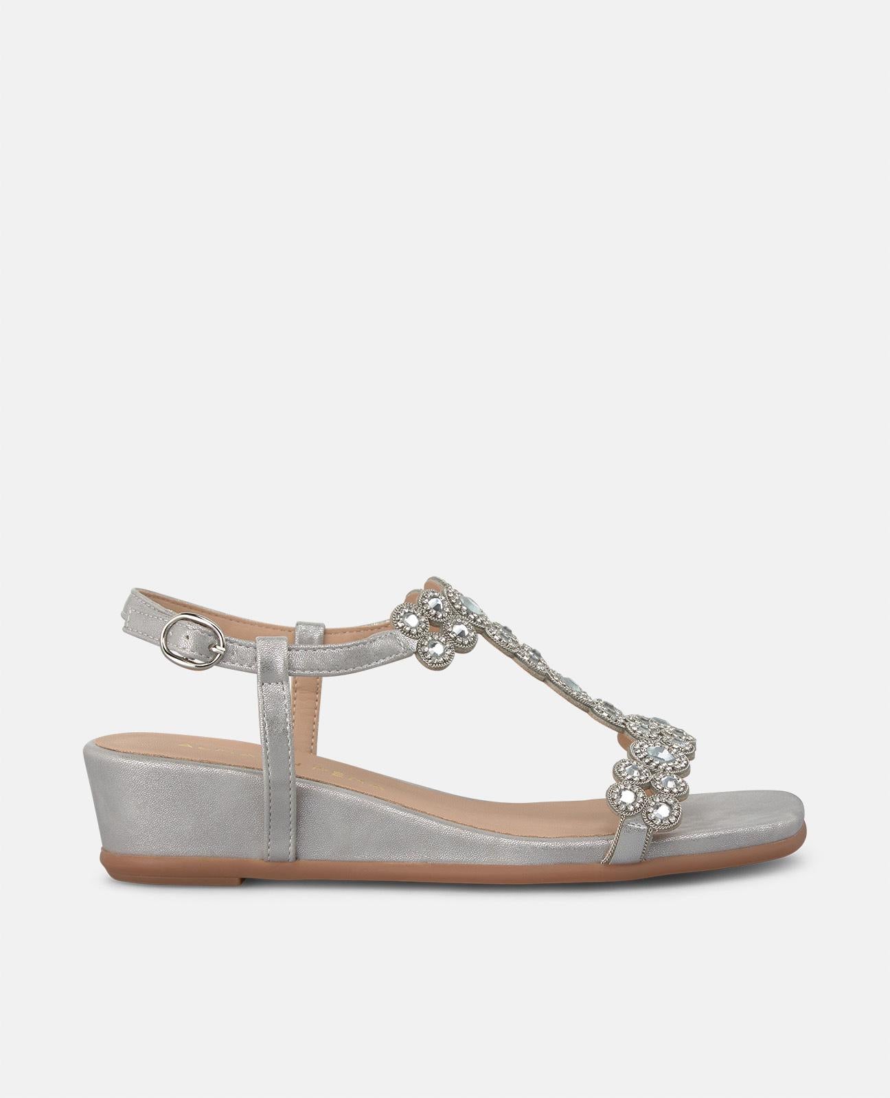 Alma en pena SANDALIA CON TACÓN DETALLES