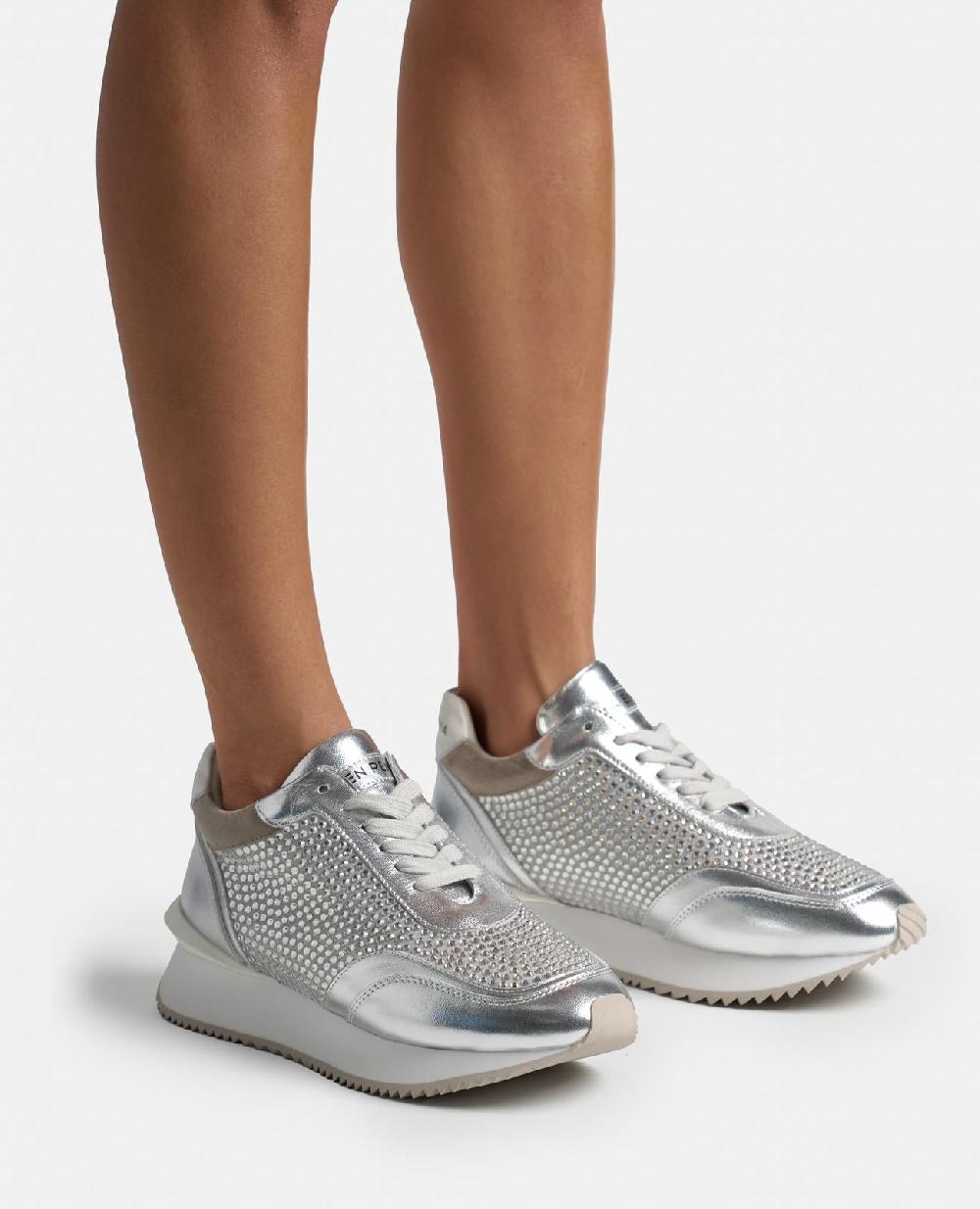 Alma En Pena SNEAKER CON ABALORIOS