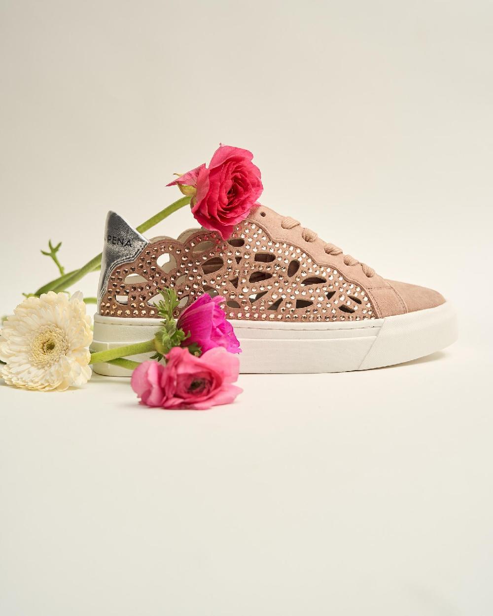 Alma en pena SNEAKER CON CALADO