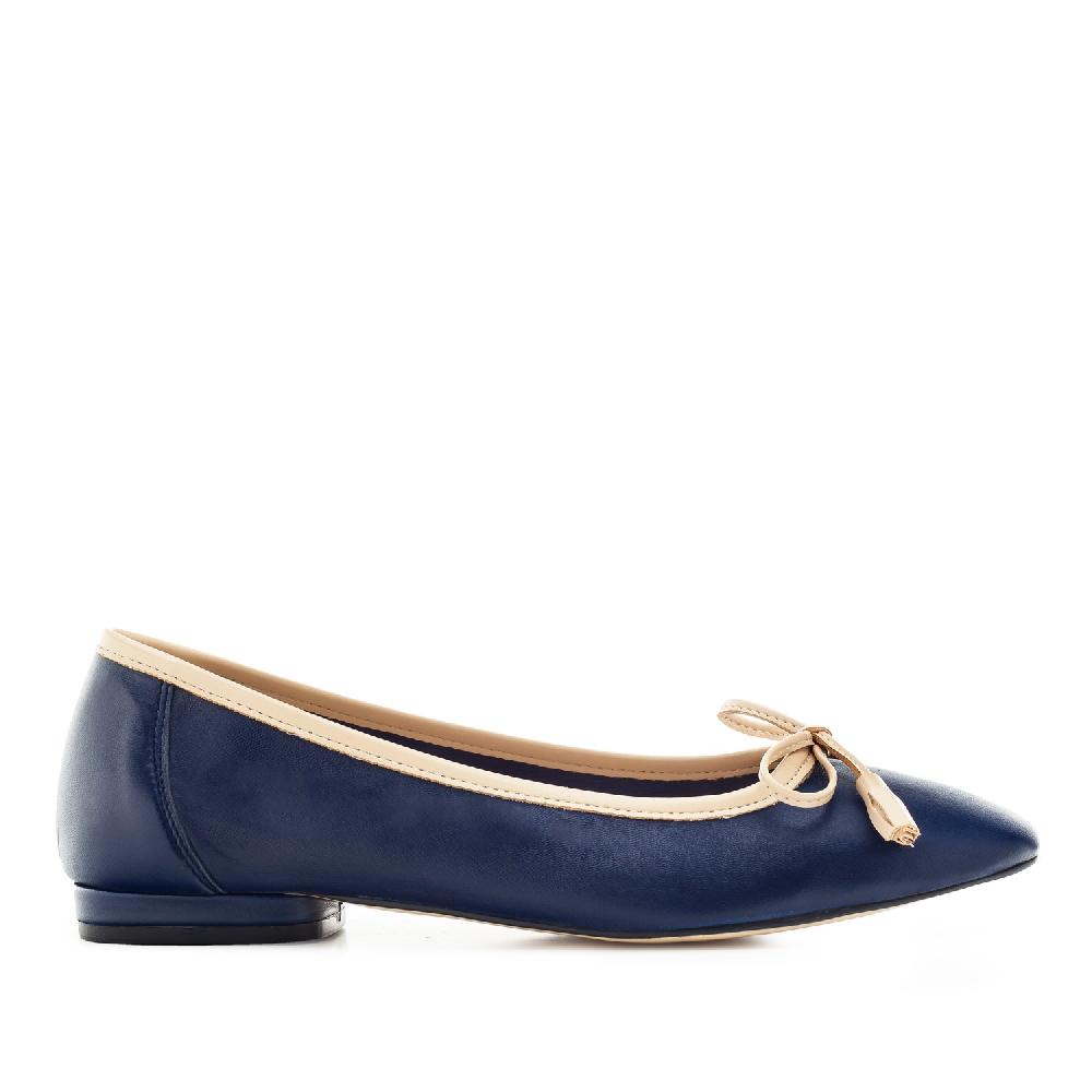 Andres Machado Bailarina En Piel Marino Con Lazo