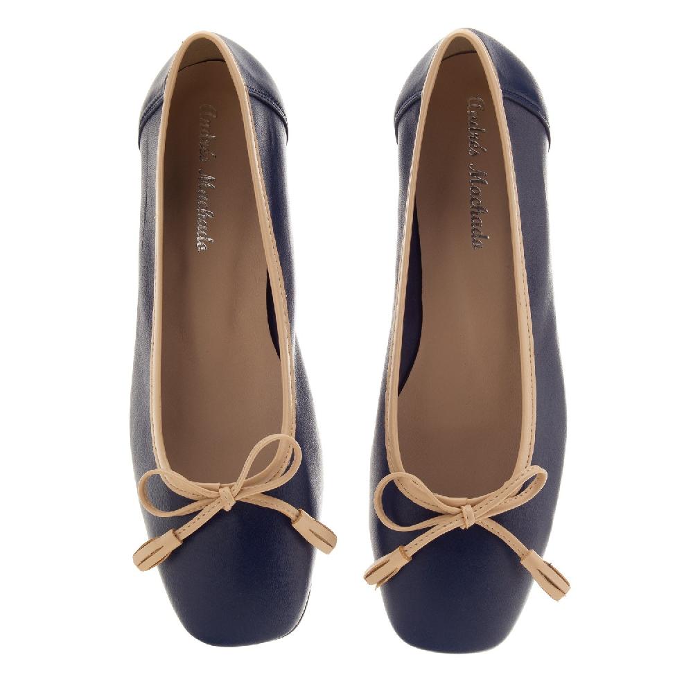 Andres Machado Bailarina En Piel Marino Con Lazo