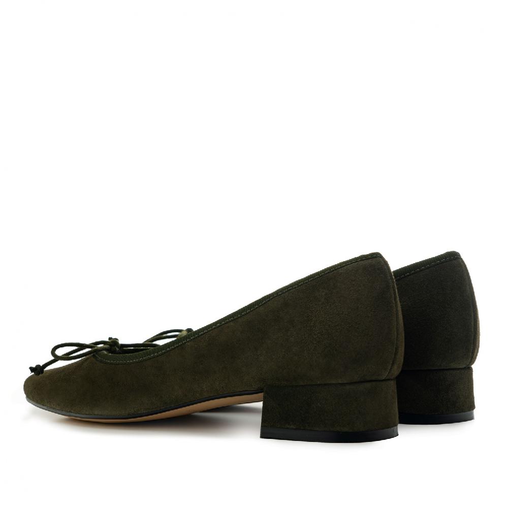 Andres Machado Bailarina Serraje Kaki Lazo