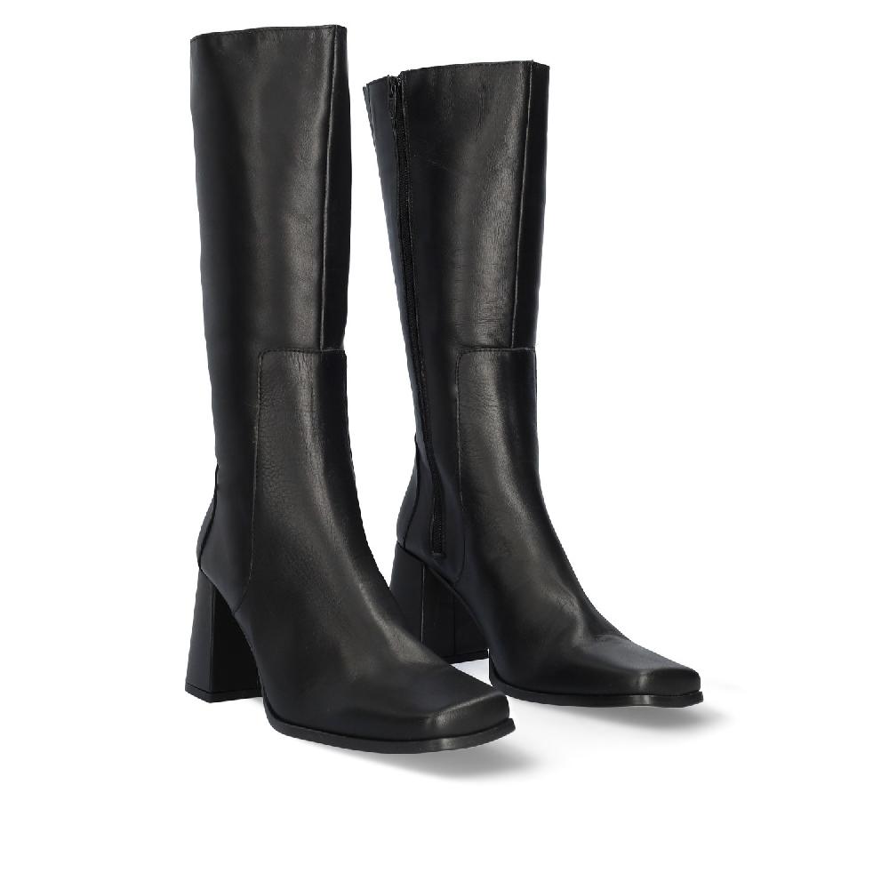 Andres machado Bota alta en piel de color negro