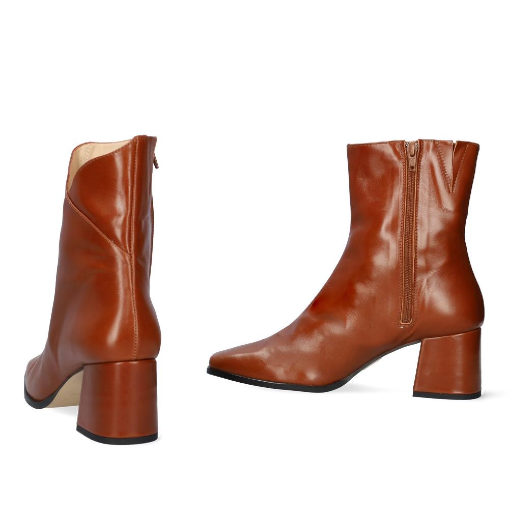 Andres Machado Botín Tacón En Piel De Color Cuero