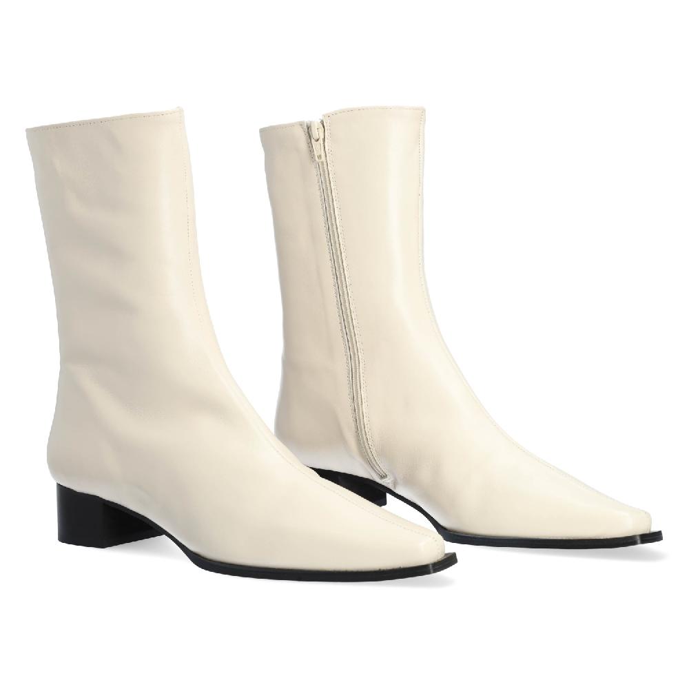 Andres machado Botín tacón en piel de color hielo