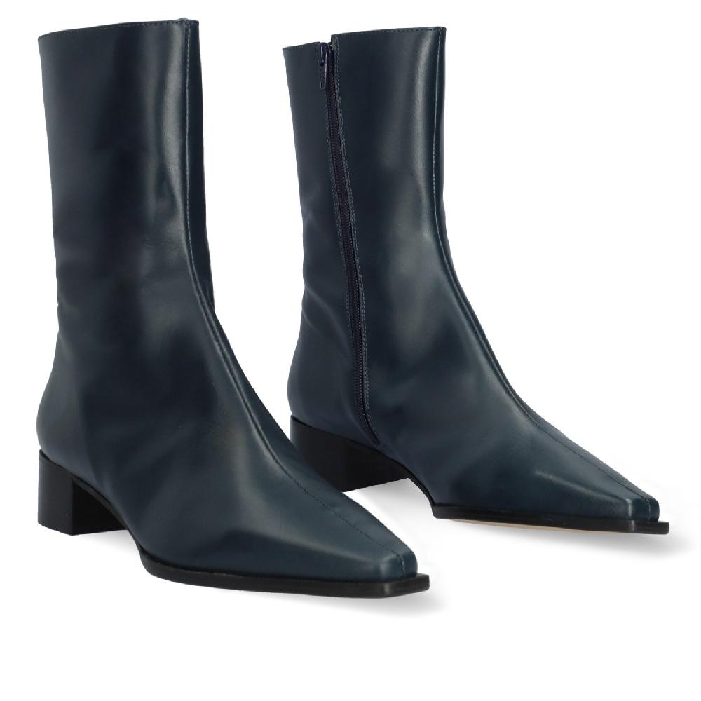 Andres machado Botín tacón en piel de color marino