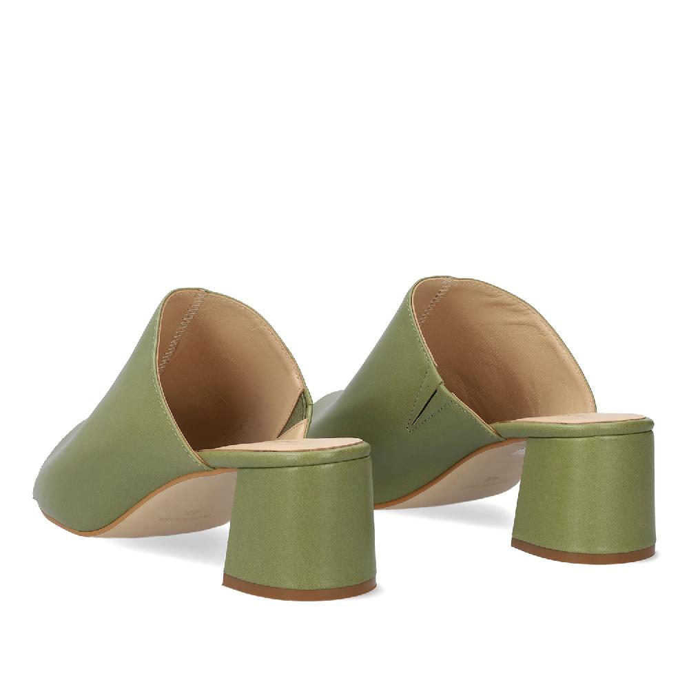 Andres Machado Mule Con Tacón En Piel Kaki