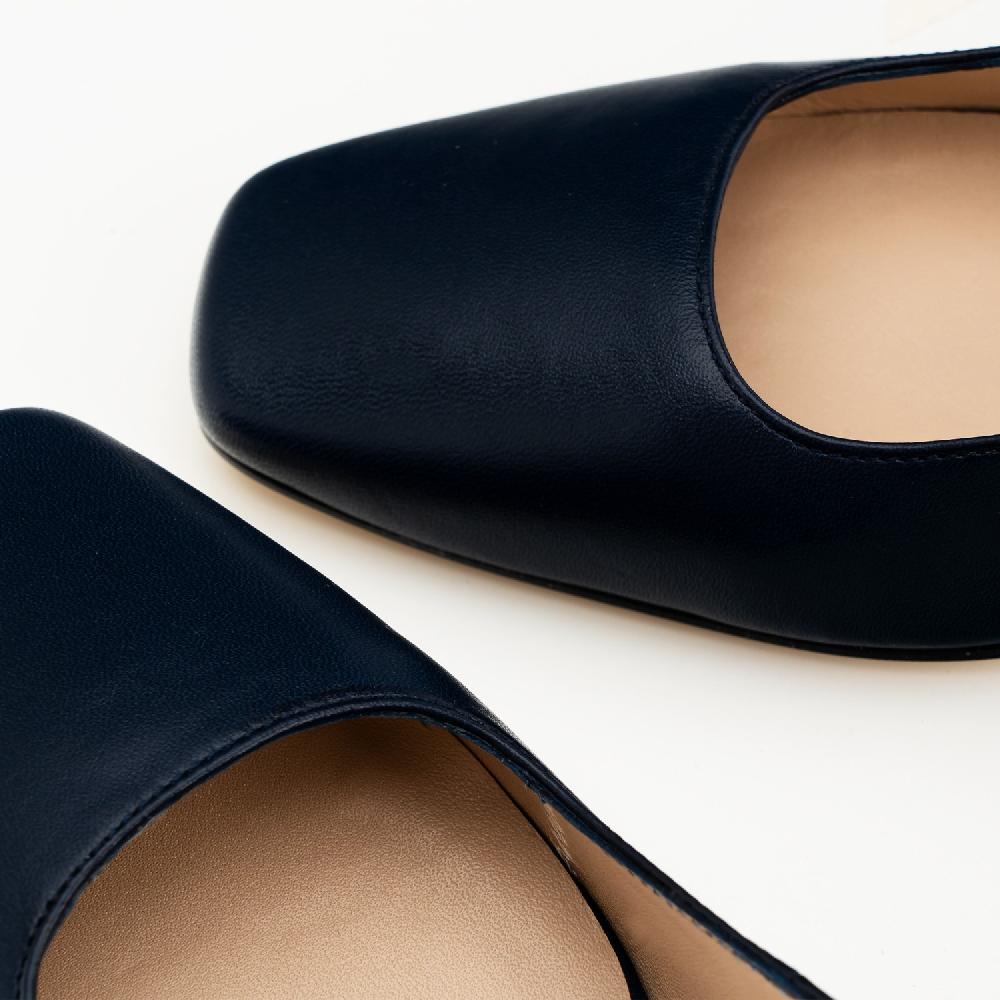 Andres Machado Salón Destalonado En Piel Azul