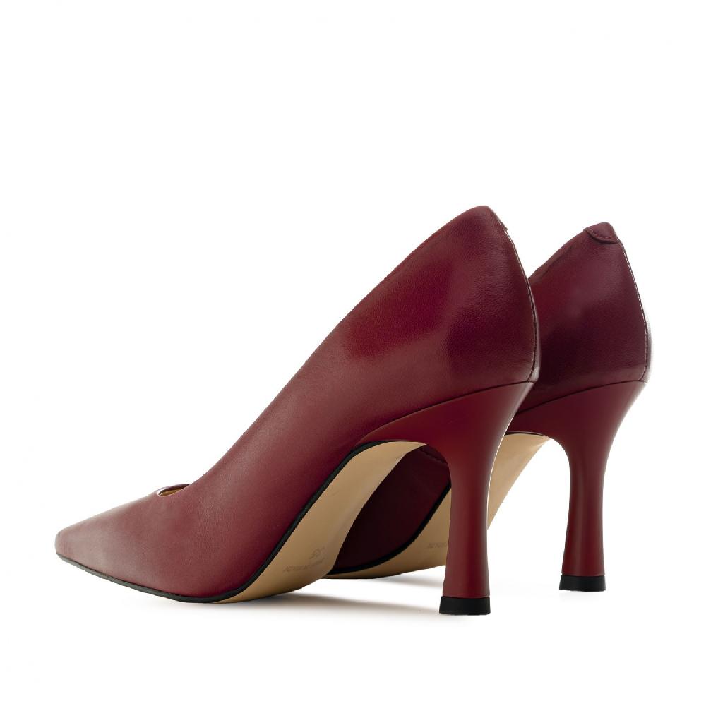 Andres Machado Salón En Piel De Color Burdeos