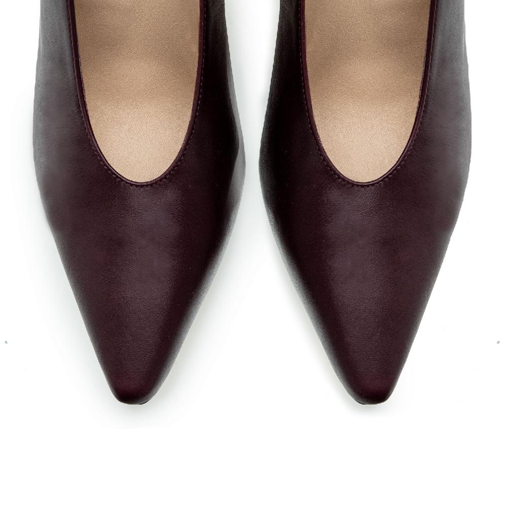 Andres Machado Salón En Piel De Color Burdeos