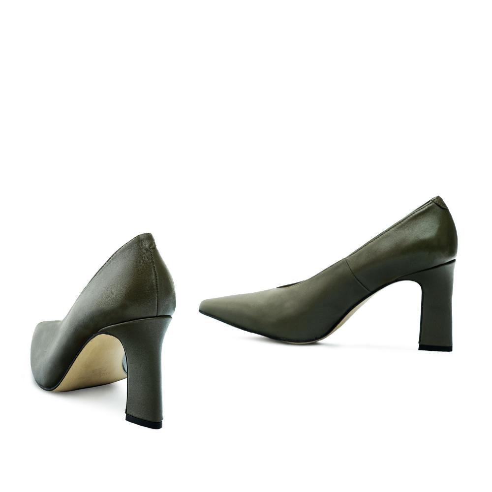 Andres Machado Salón En Piel De Color Kaki